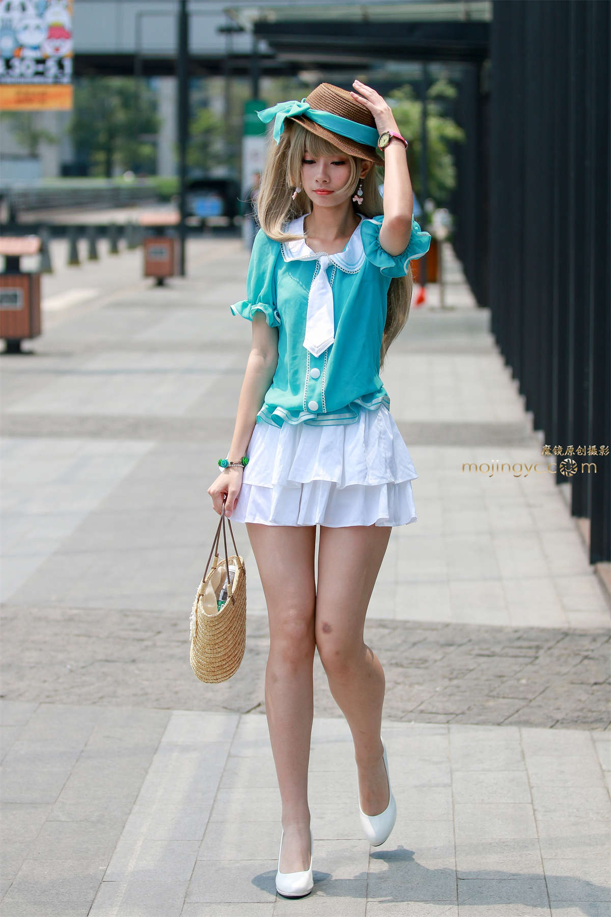 图片[2]-制服长腿的诱惑-日更街拍