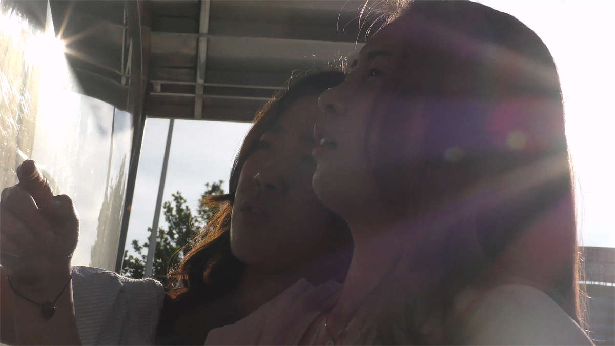 等车的美女-日更街拍
