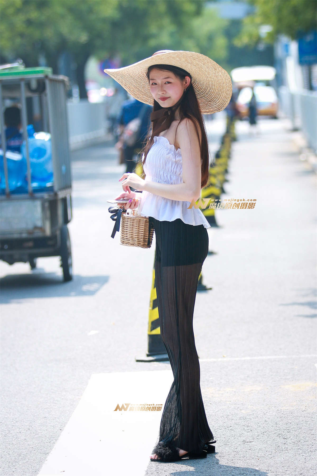 娇嫩美白的肌肤 优雅的气质 仙气十足-日更街拍