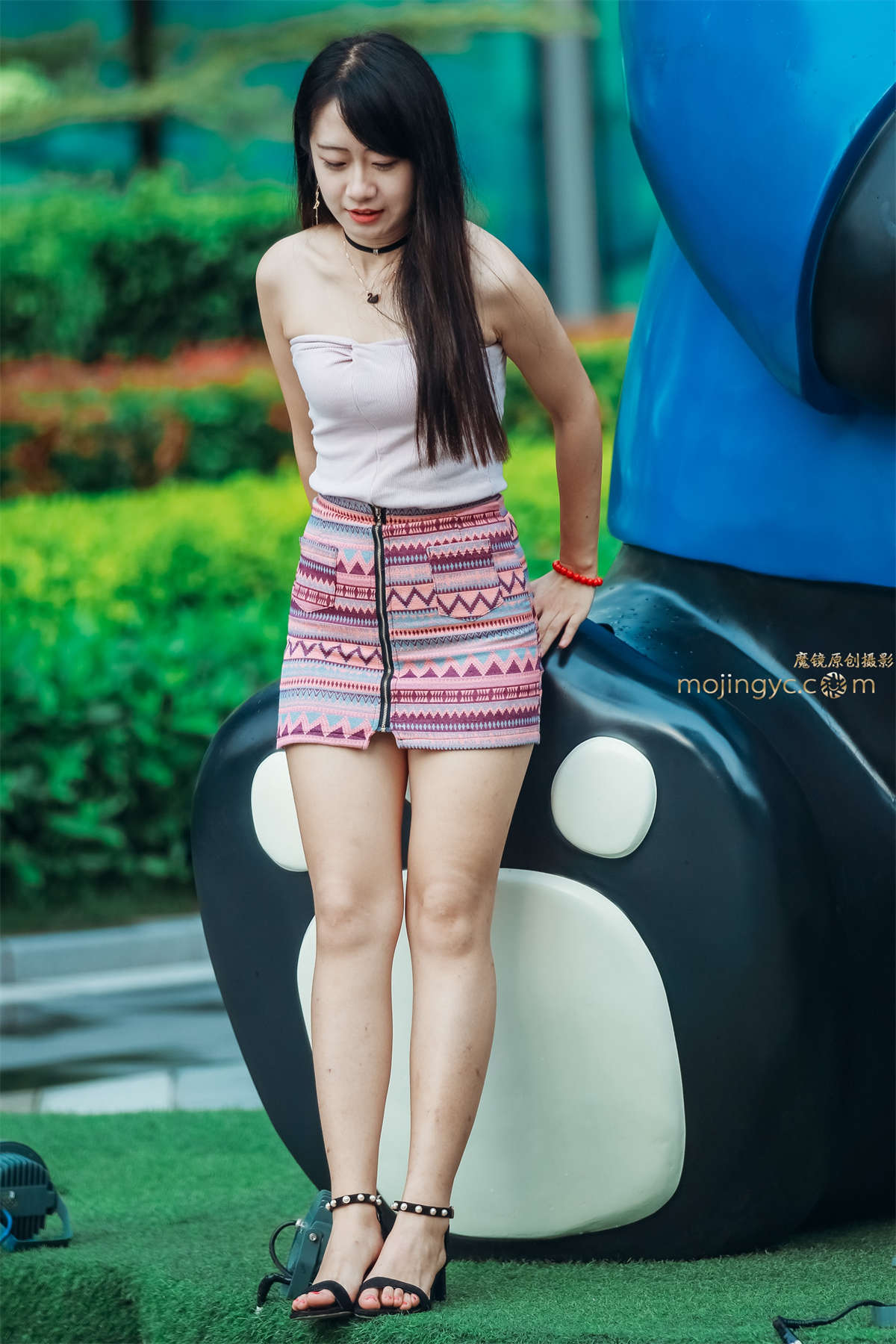 爱笑的女生 看着这腿心疼-日更街拍