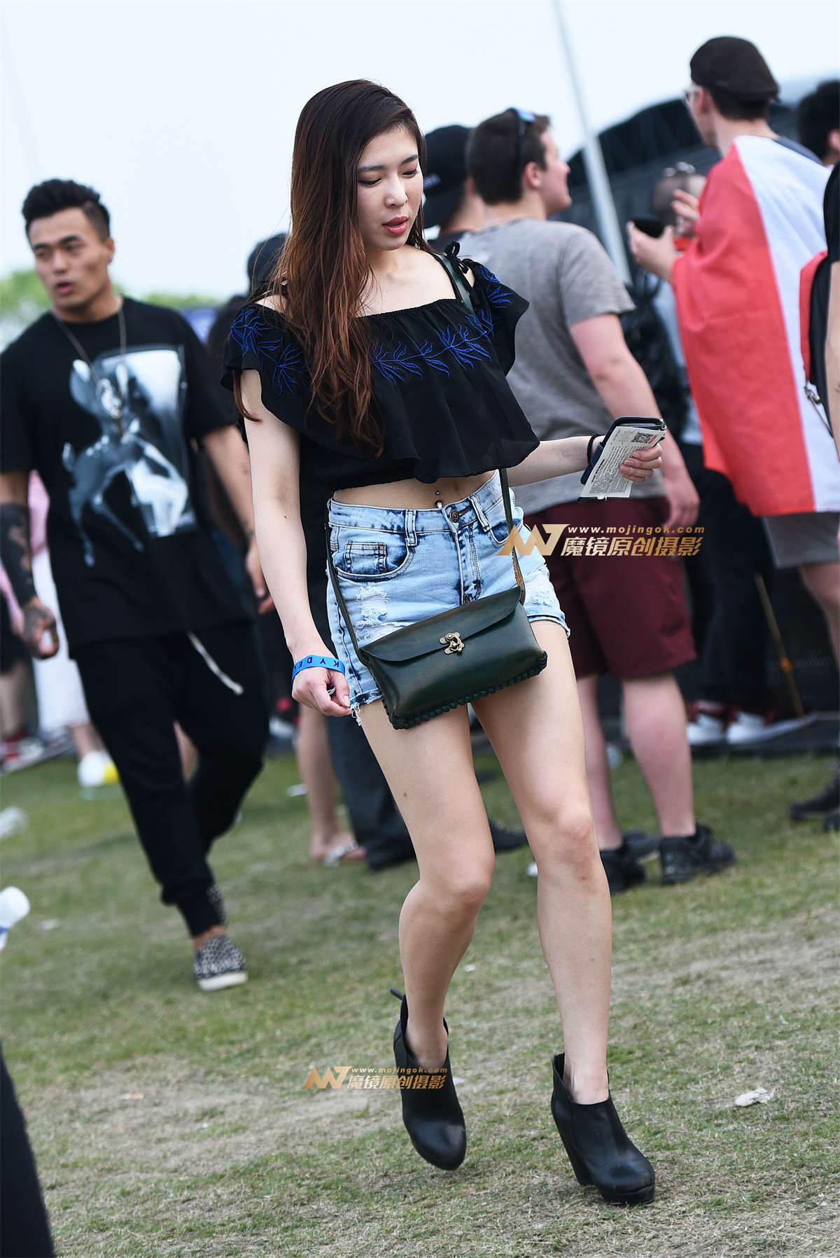 【咔喳赛贴】浅色热裤-日更街拍