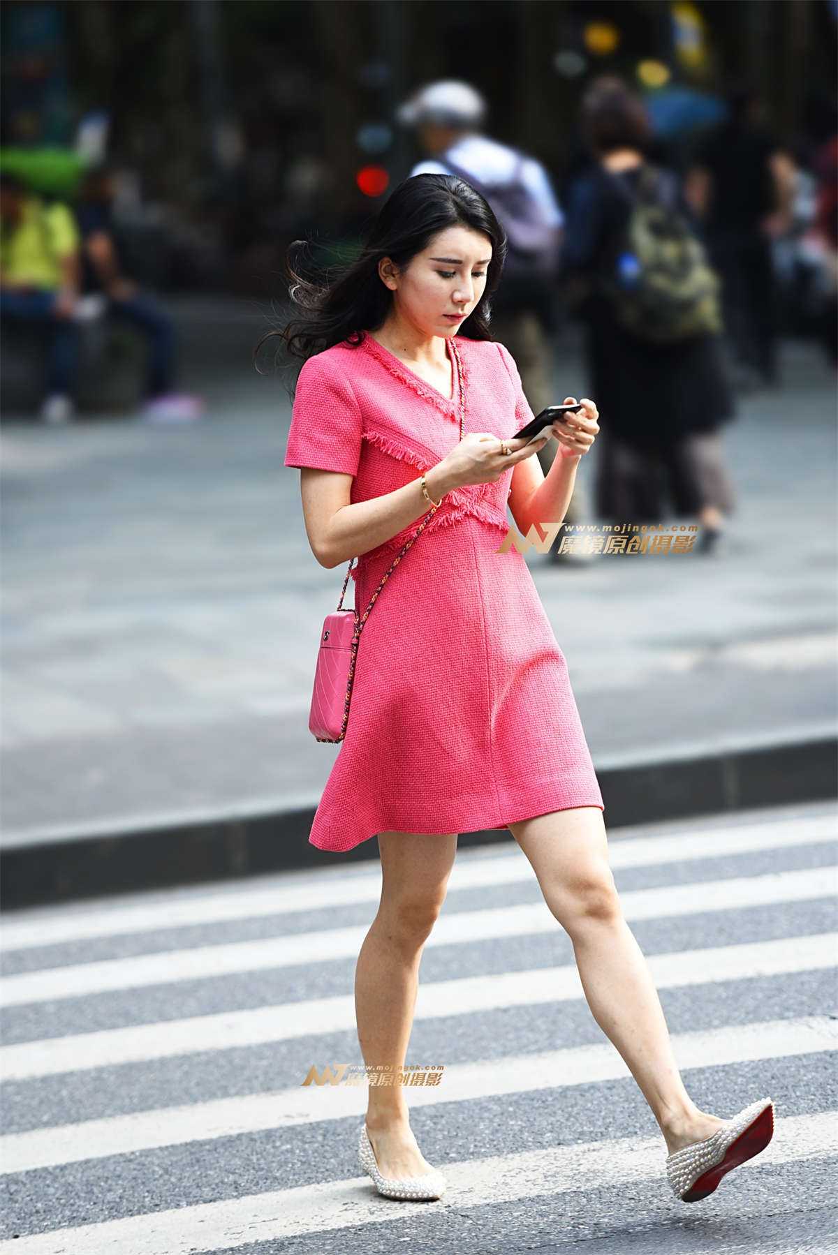 咔喳街拍-红色短裙-日更街拍