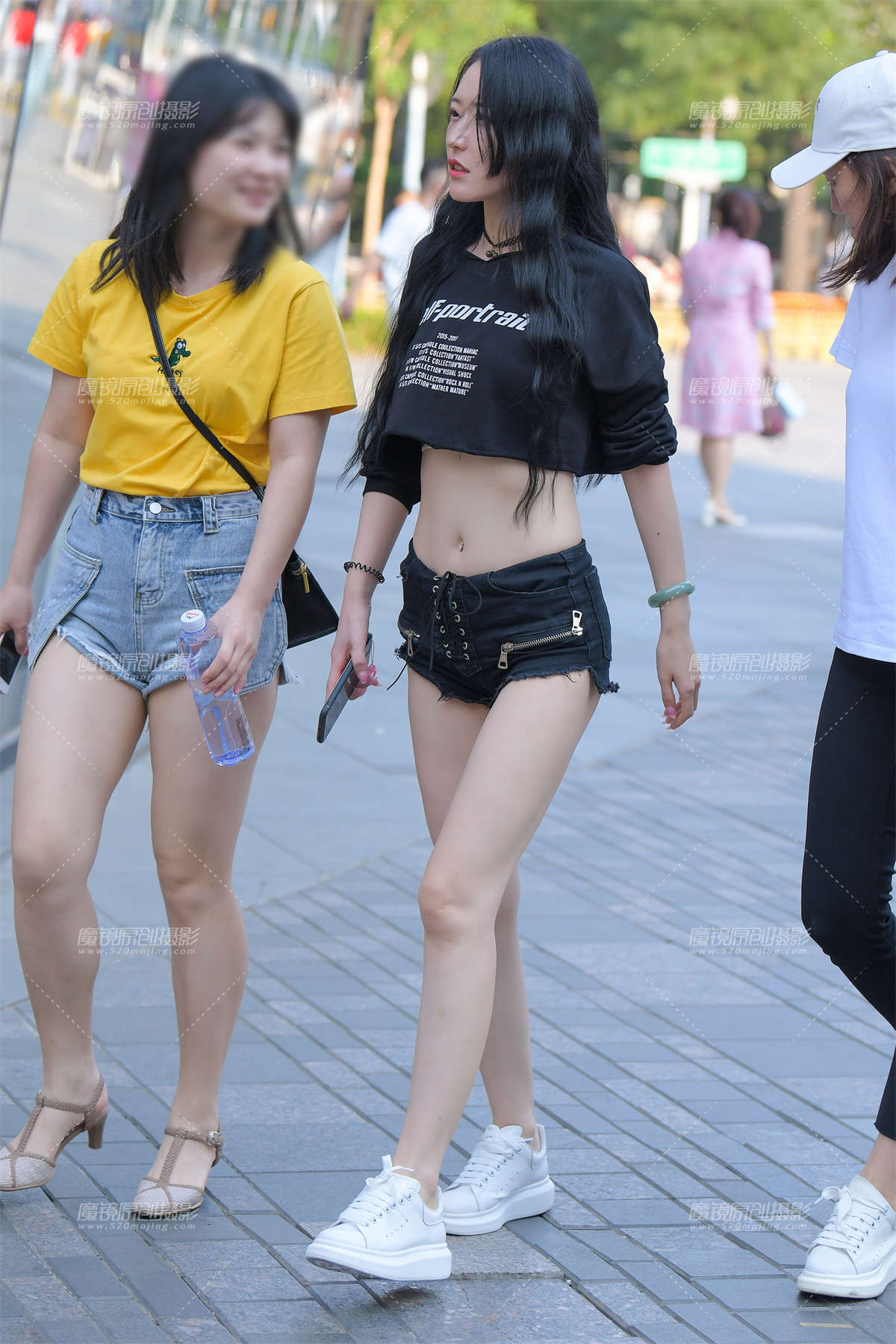 【红石赛帖】黑色热裤美女-日更街拍