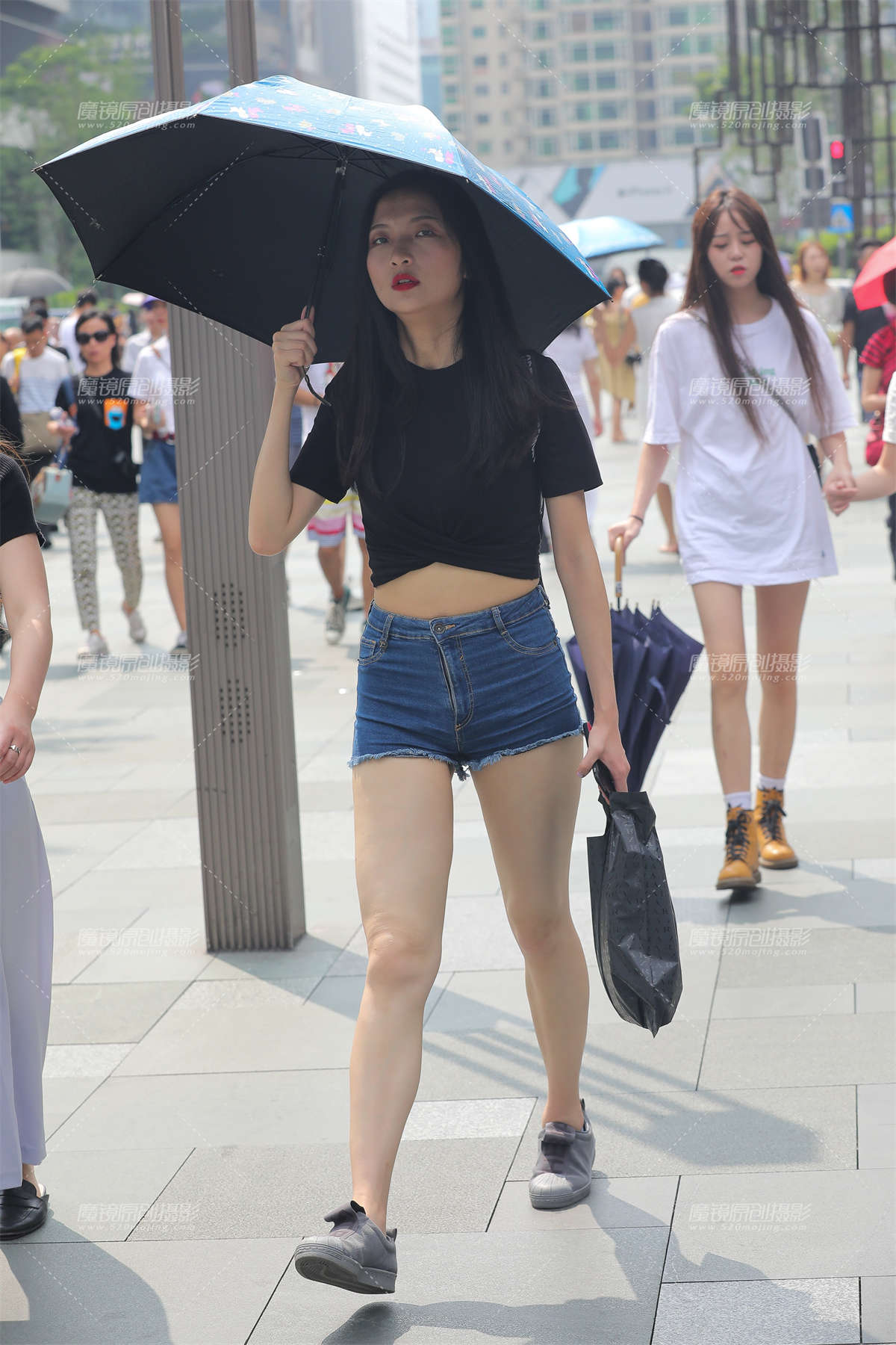 热裤小妹-日更街拍