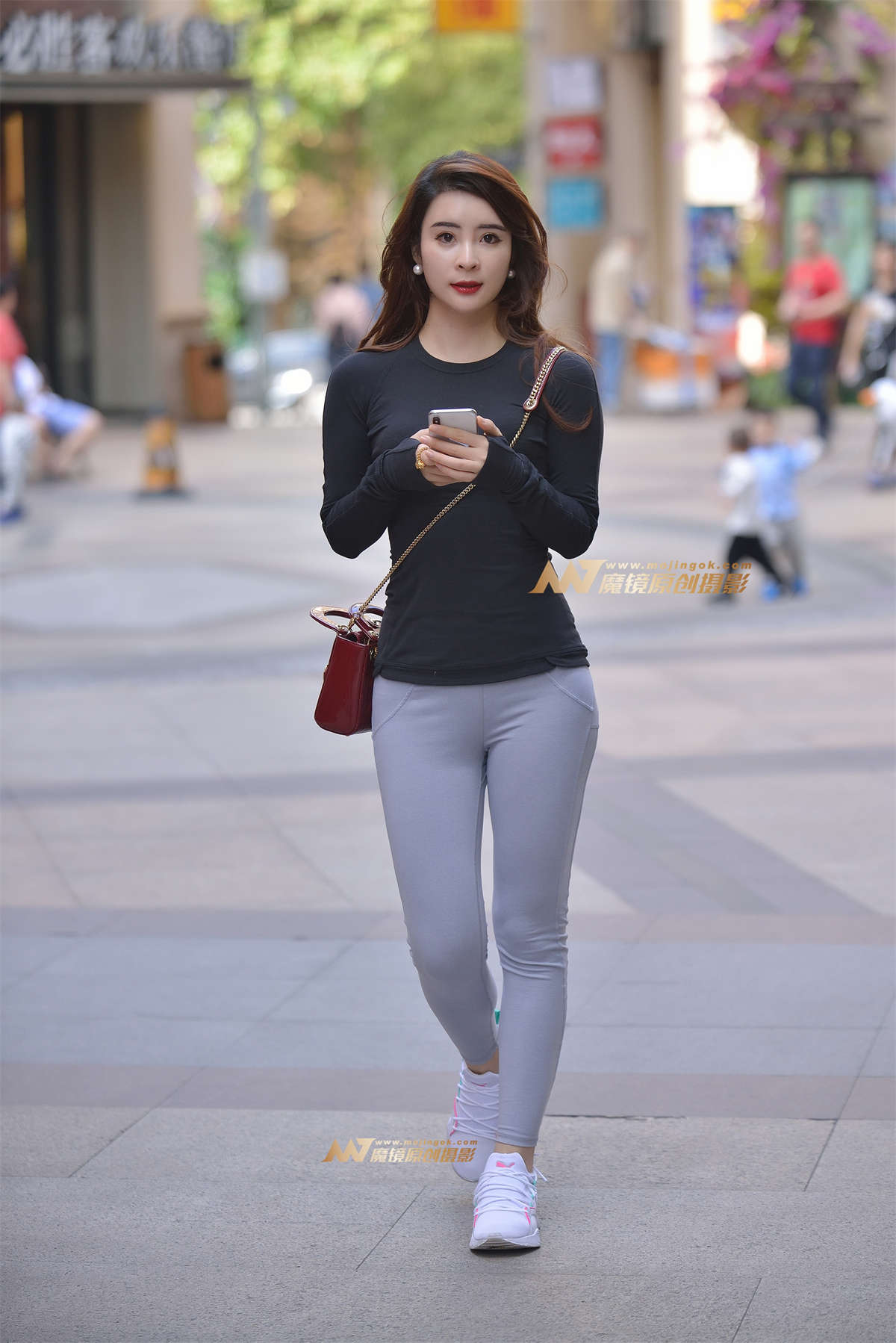 搭讪甜甜美女街拍-日更街拍