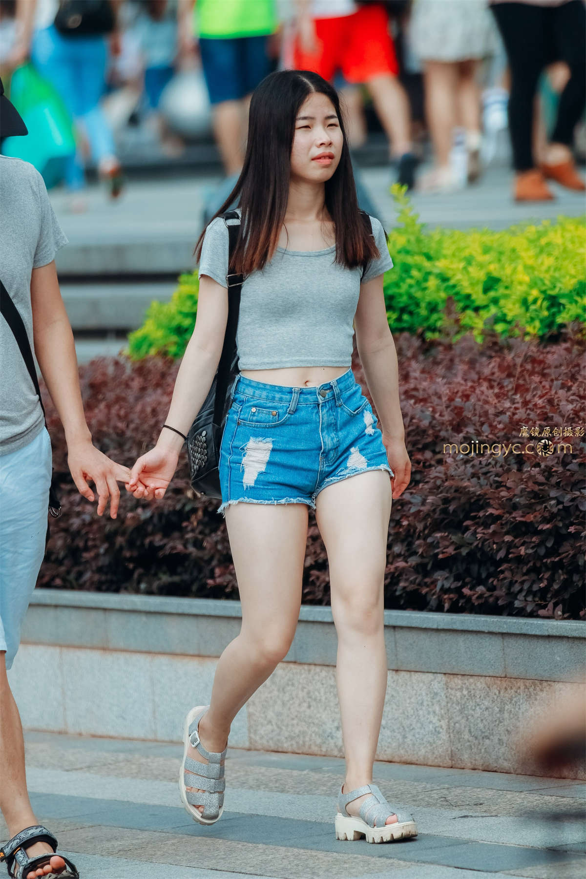 白皙腿 小热裤-日更街拍