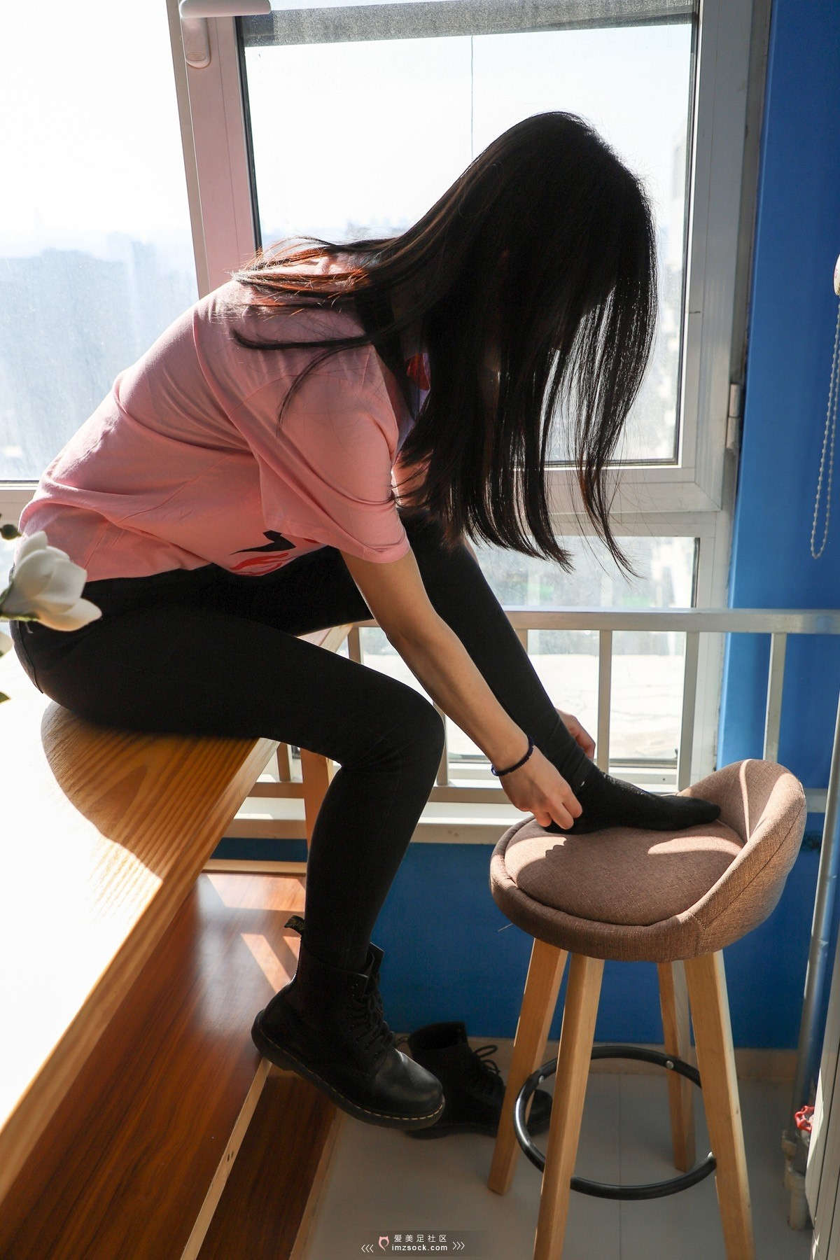 图片[2]-MZSOCK-2018 No.92 如如 黑色棉袜_脱袜过程-日更街拍