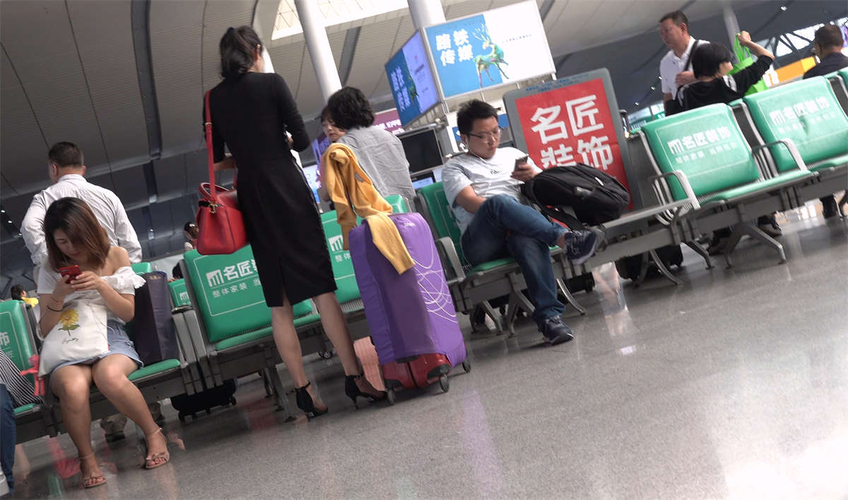 成熟，知性，黑色长裙-日更街拍
