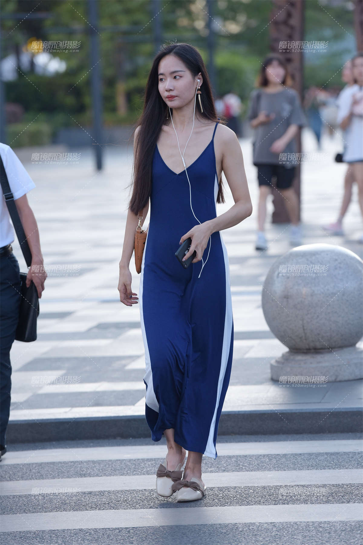 包臀裙美女-日更街拍