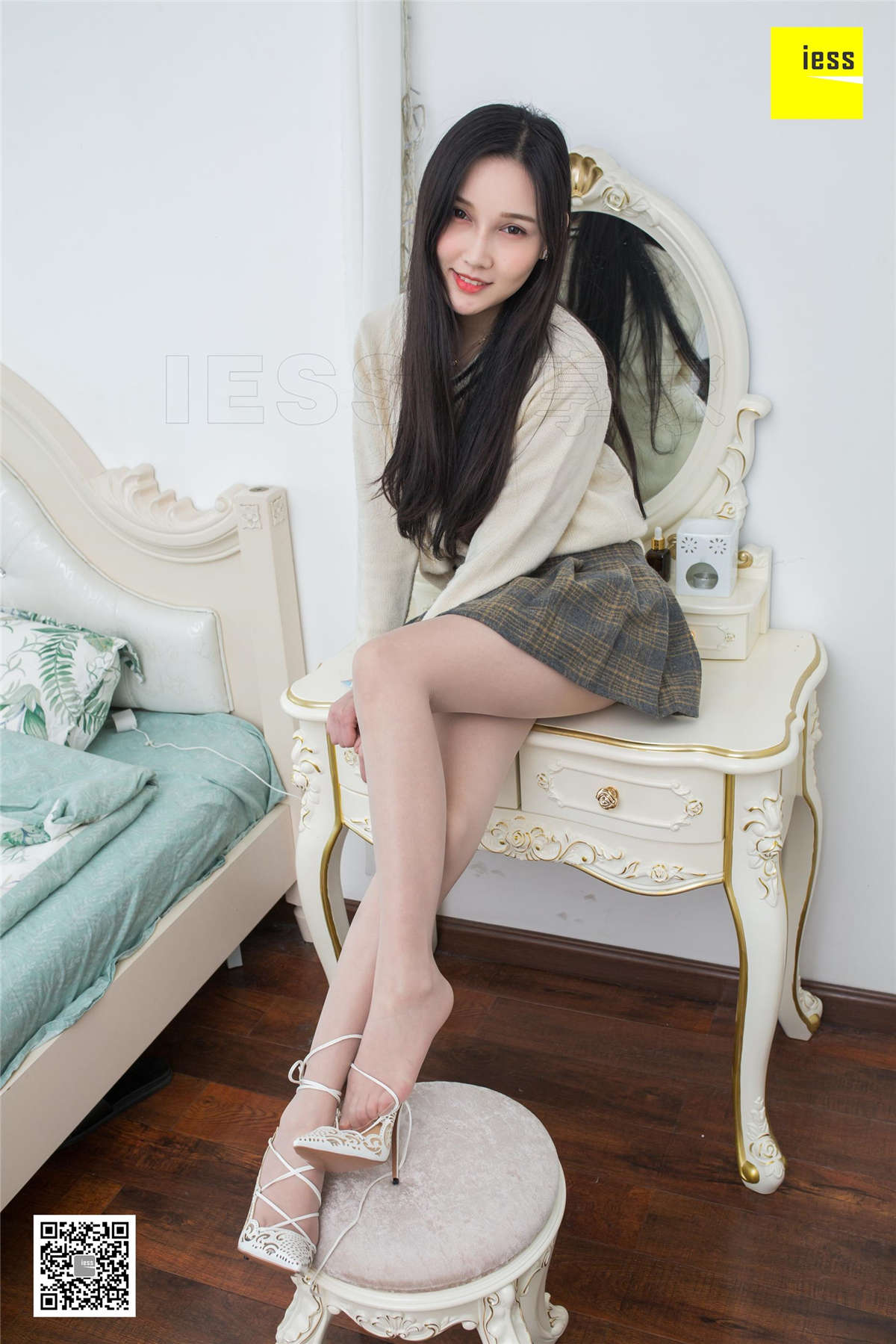 IESS异思趣向 丝享家433期：梳妆台前的文欣文欣-日更街拍
