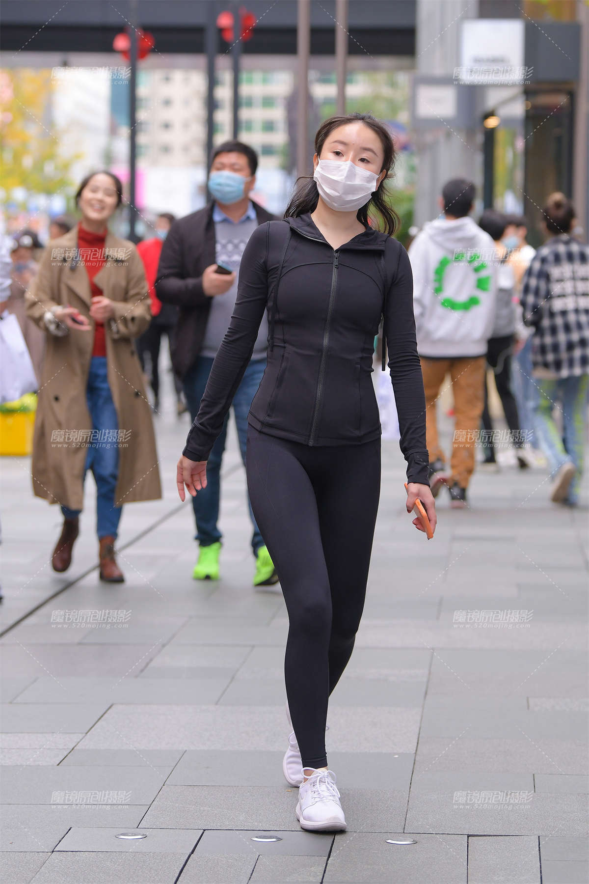 纯黑紧身套装女孩-日更街拍