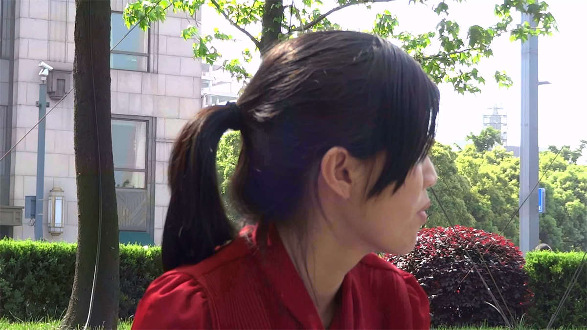 街边休息的成熟少妇-日更街拍