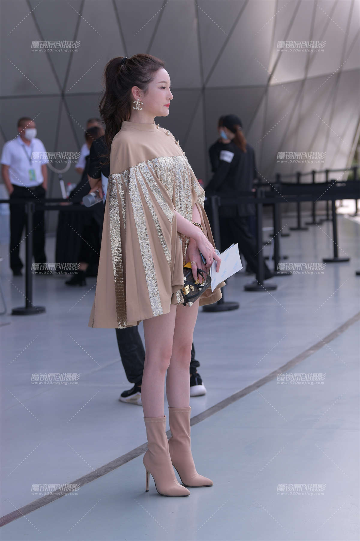 搭讪时尚美腿小姐姐-日更街拍