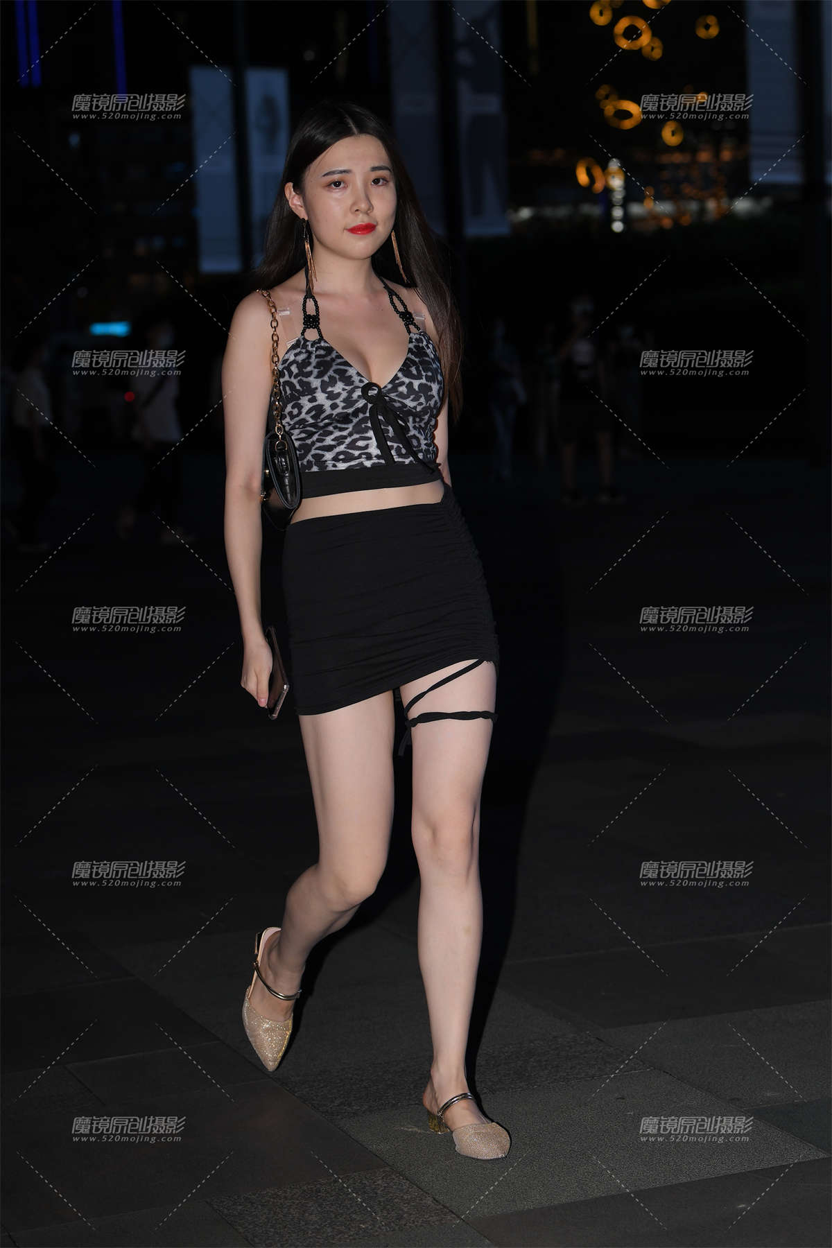 白皙美腿，性感熟悉的她~-日更街拍