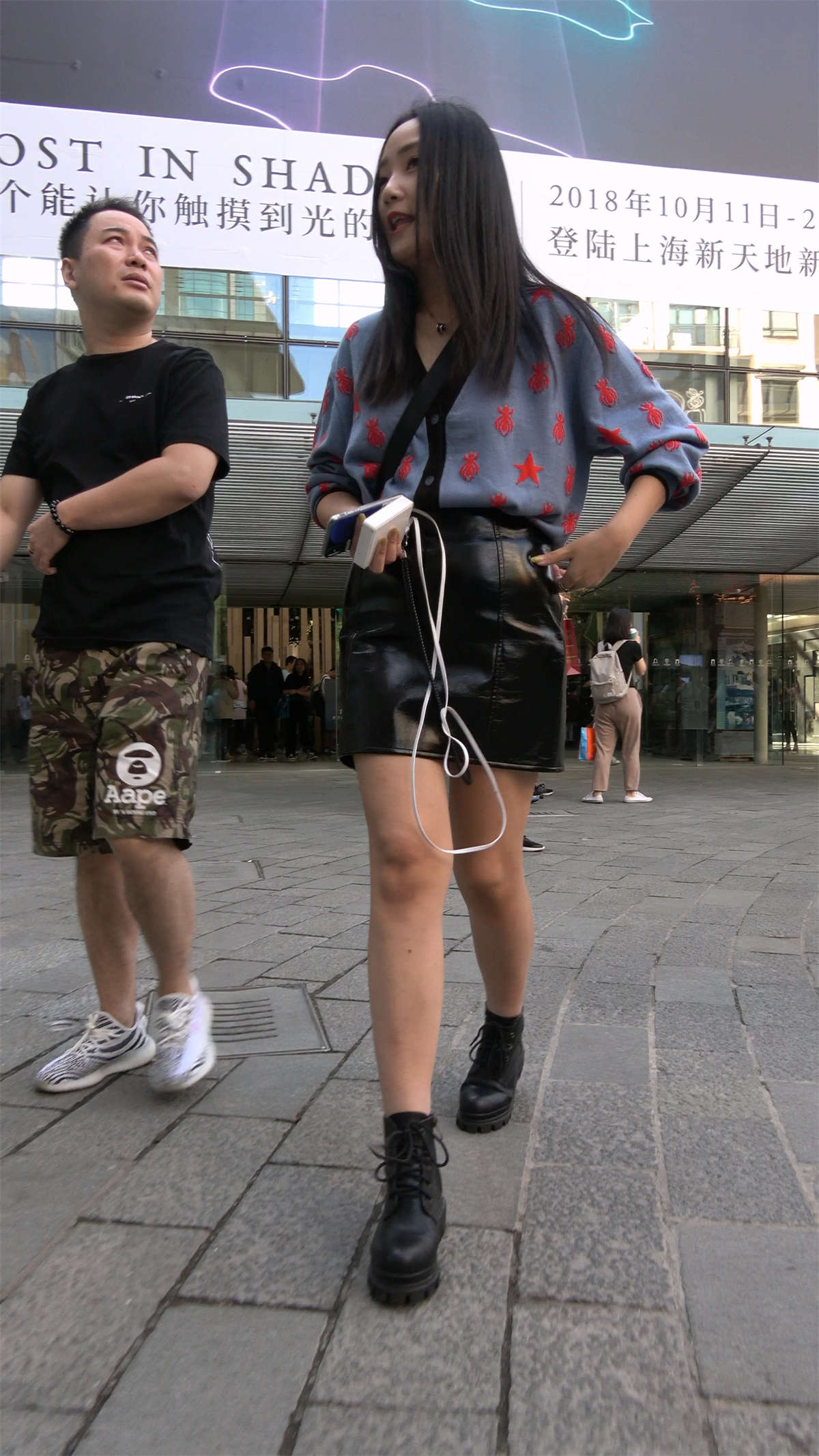 图片[2]-性感的皮短裙长发美女-日更街拍