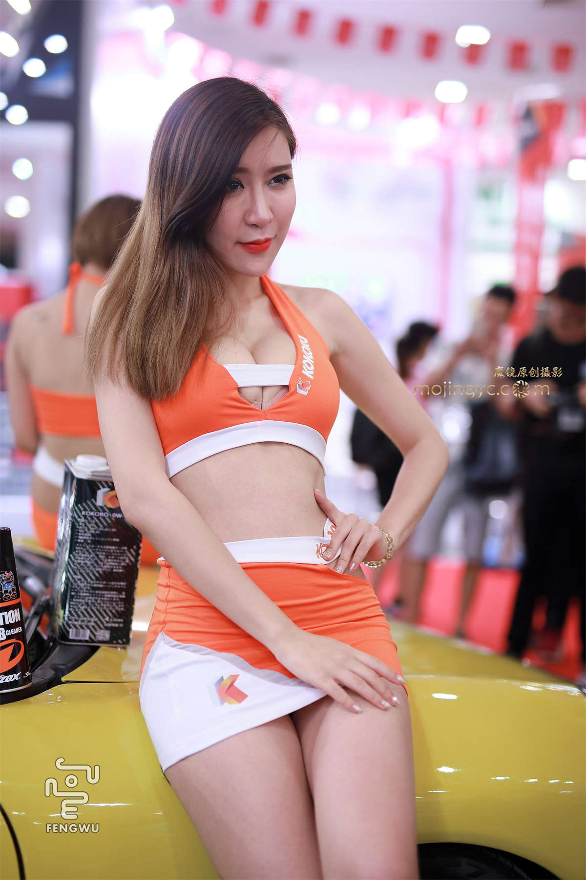 图片[2]-大胸短裙模特-日更街拍