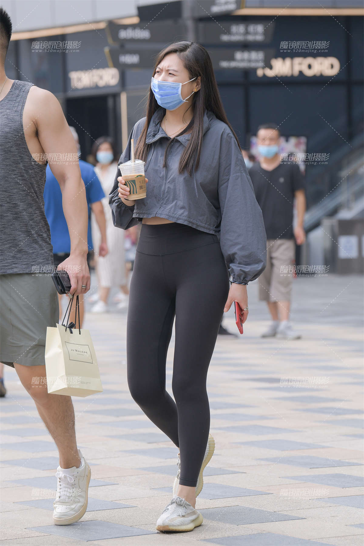 紧身黑色瑜伽裤女士-日更街拍