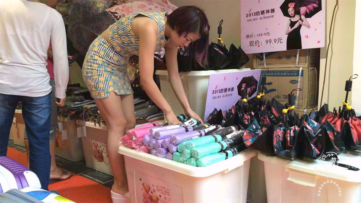 图片[2]-老板娘气质短裙-日更街拍