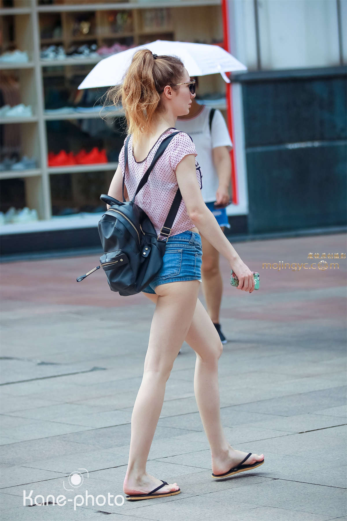 图片[2]-大白腿 超短热裤-日更街拍