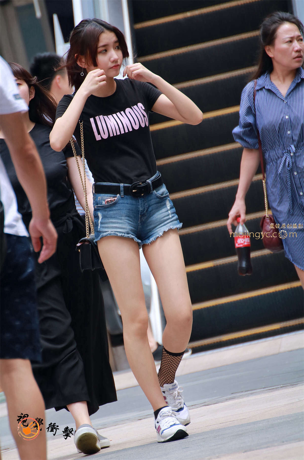 超短热裤美眉-日更街拍