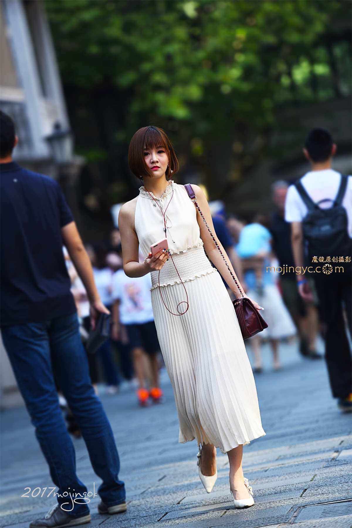 咔喳赛帖——短发美女款款而来-日更街拍