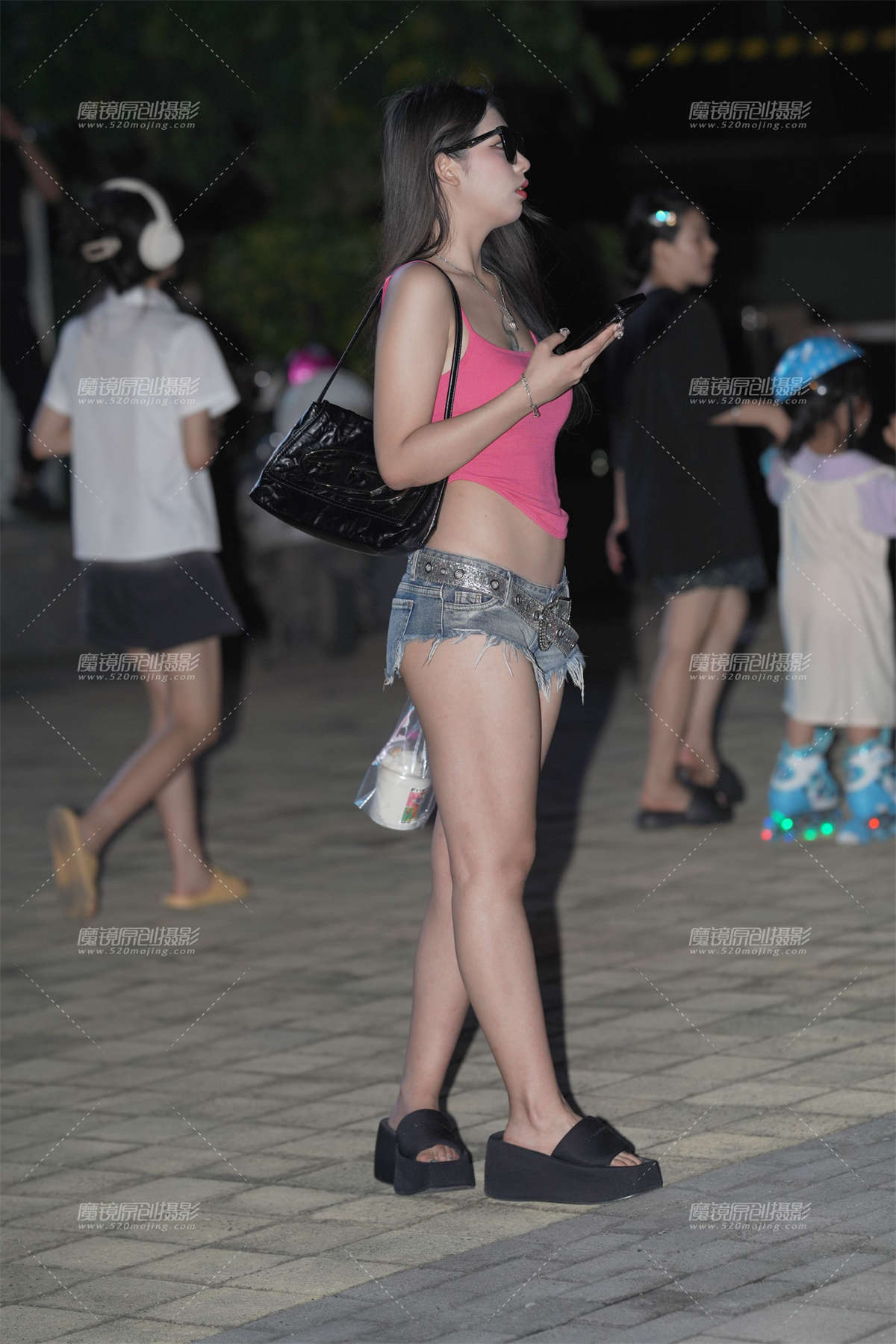 热裤美眉-日更街拍