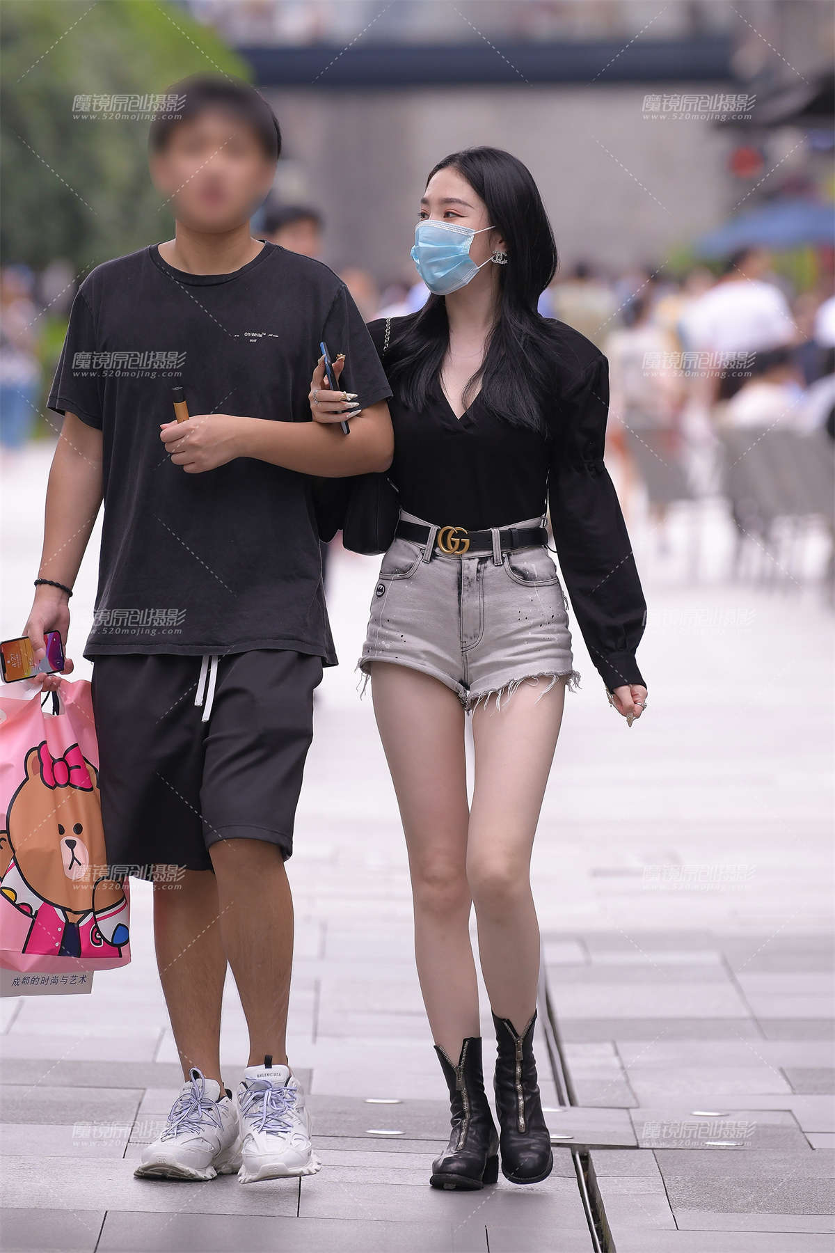 白皙美腿热裤美女-日更街拍