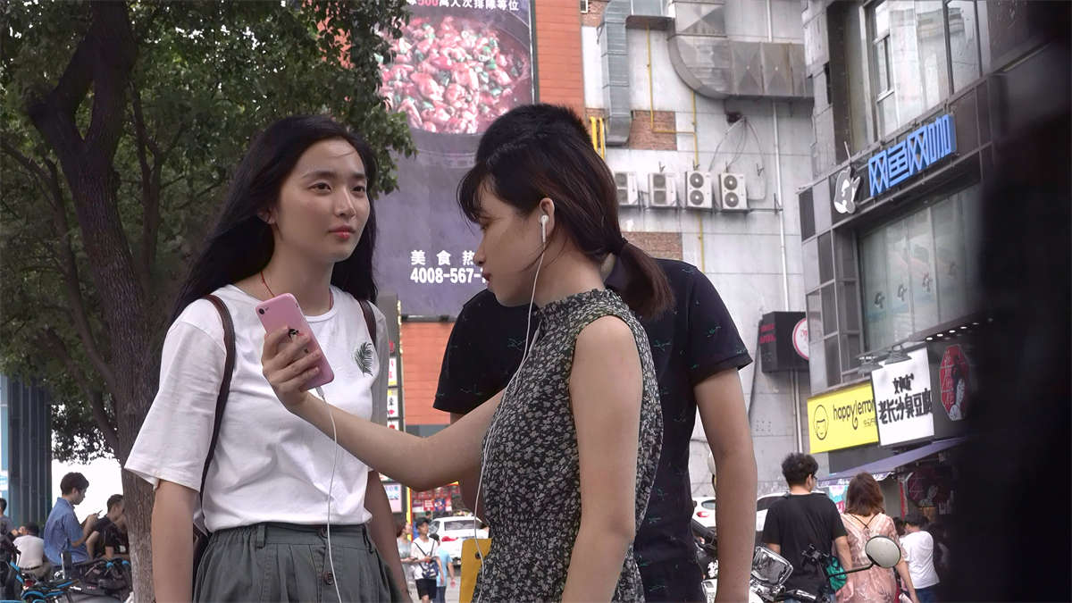 鲜嫩多汁的美足，妹纸清新可人-日更街拍