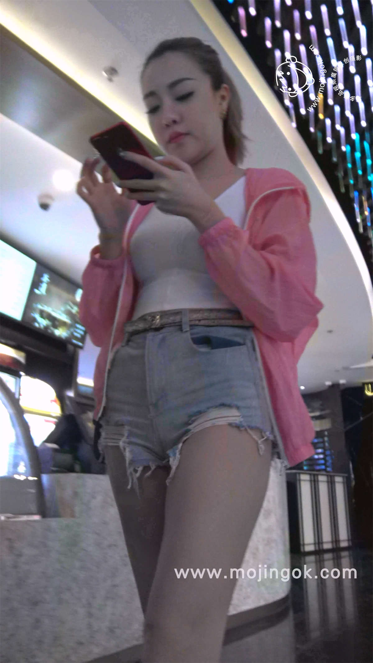 图片[2]-超级性感的短裤长腿小美女-日更街拍