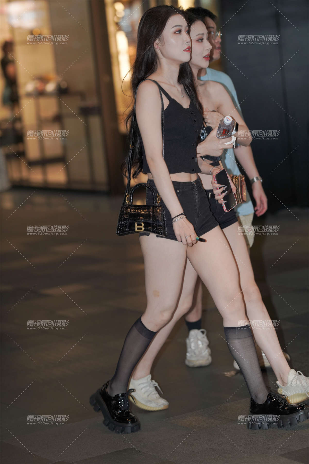 图片[2]-热裤美眉-日更街拍