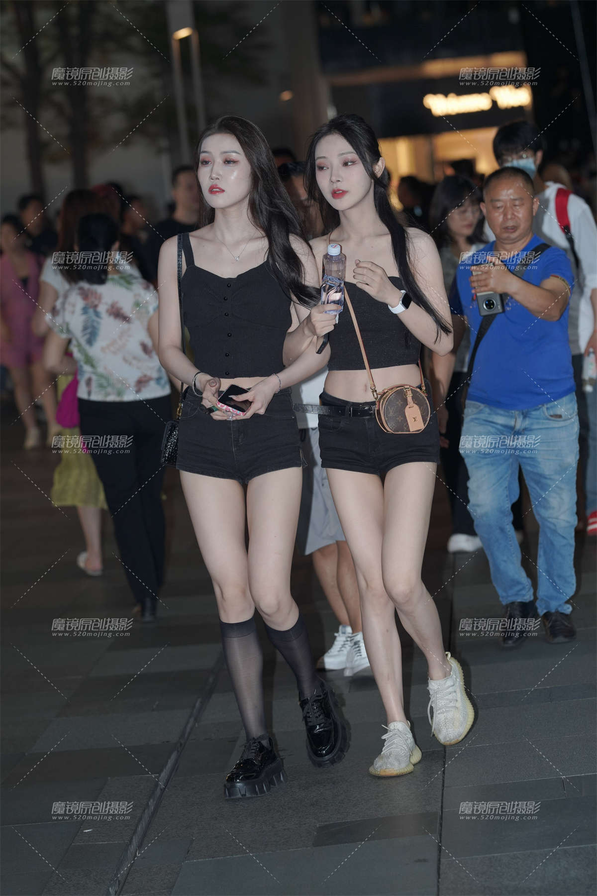 热裤美眉-日更街拍