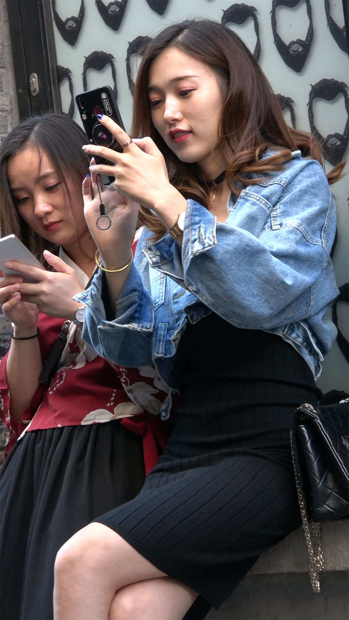 图片[2]-性感高跟鞋牛仔外套女神级美女-日更街拍