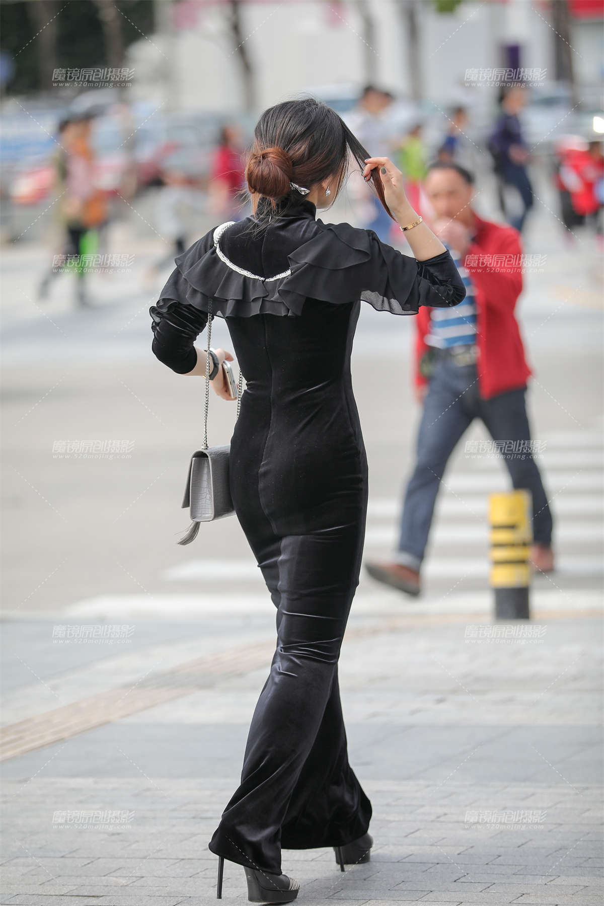 图片[2]-体态凹凸有致-日更街拍
