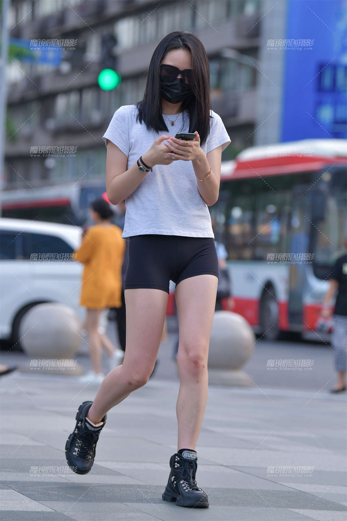 草莓的味道之紧身短裤-日更街拍