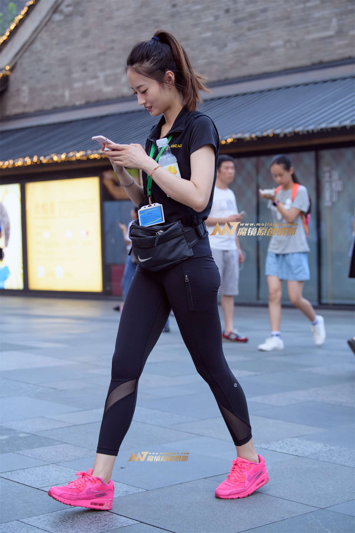 【久久赛帖】运动装美女修身显气质-日更街拍