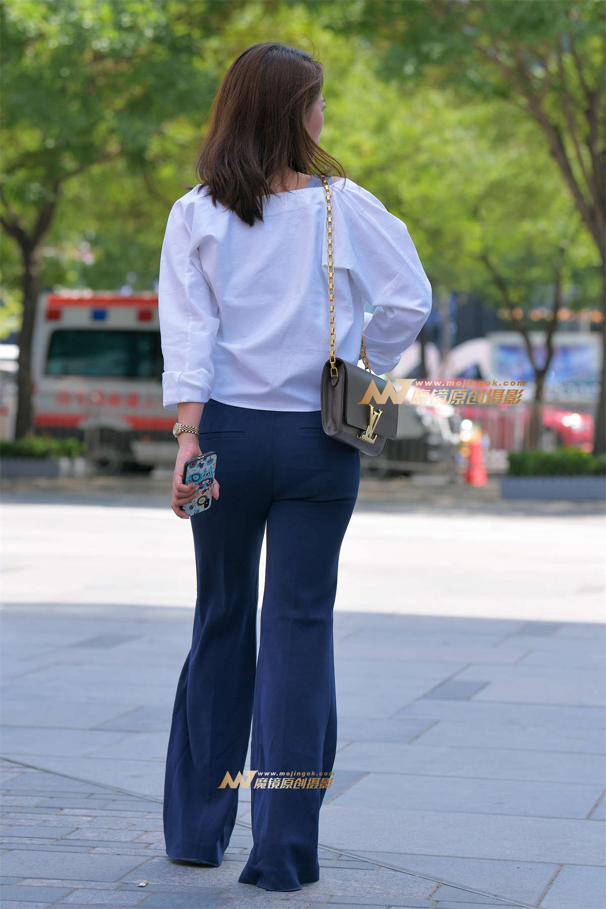 图片[2]-【红石赛帖】性感喇叭裤少妇-日更街拍