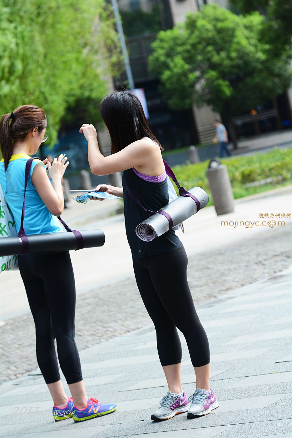 图片[2]-咔喳赛帖-黑色紧身裤-日更街拍