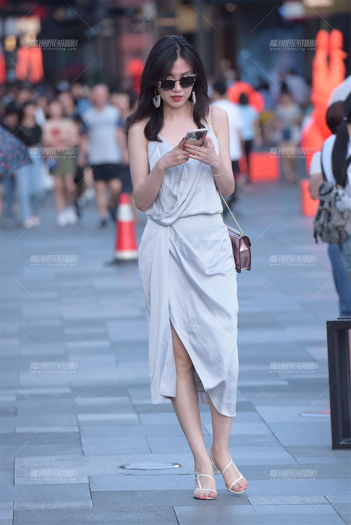 吊带裙美女-日更街拍