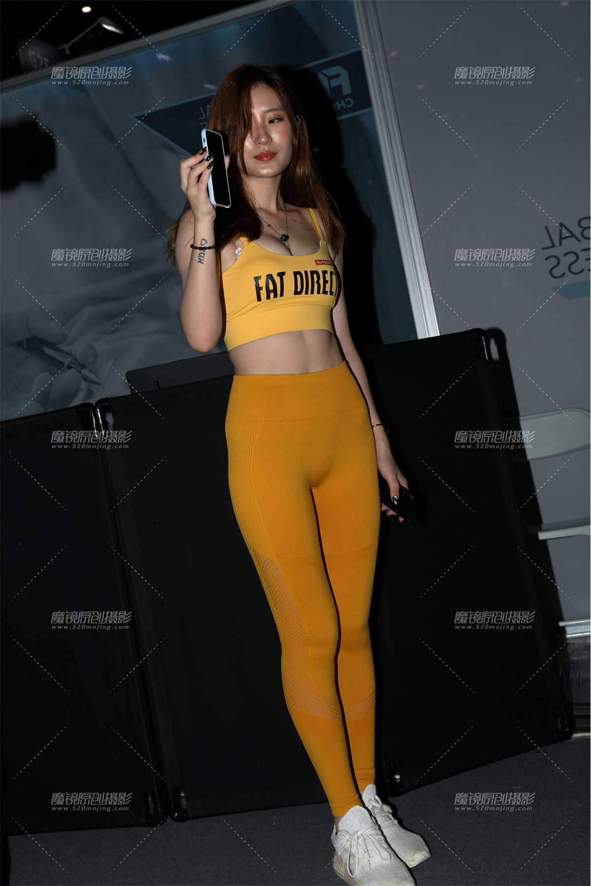 【欧阳赛帖】性感黄色紧身裤美女-日更街拍