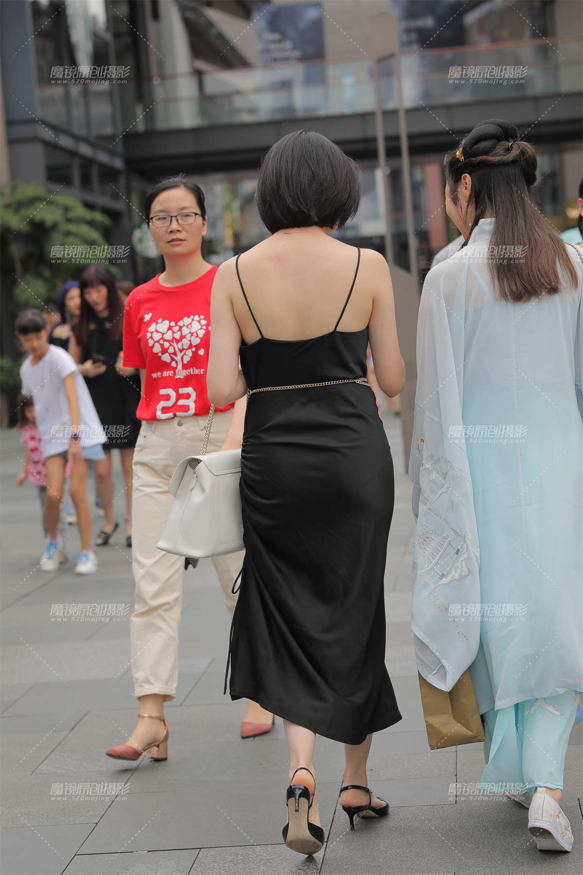 图片[2]-甜美耐看的短发女孩-日更街拍