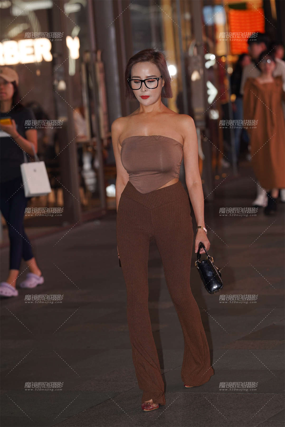 少妇好身材-日更街拍