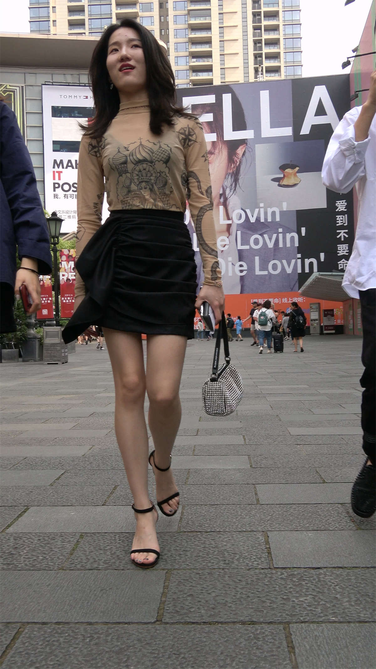 性感大长腿高跟美女姐姐-日更街拍