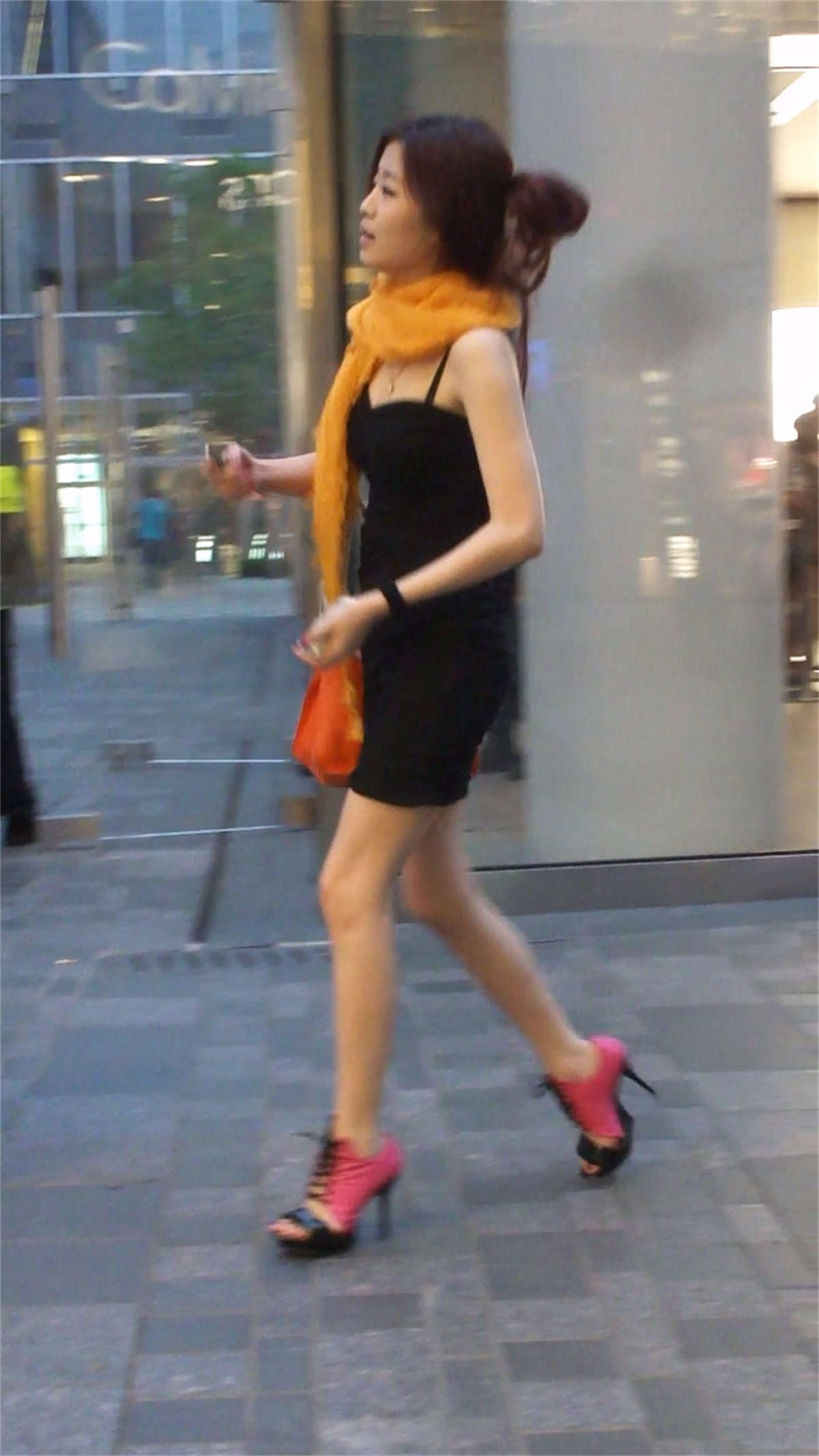 图片[2]-粉红高跟美腿正妹-日更街拍