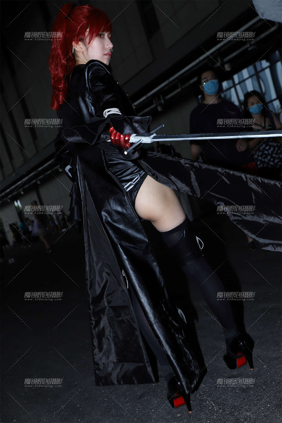 黑色低胸皮衣插图1