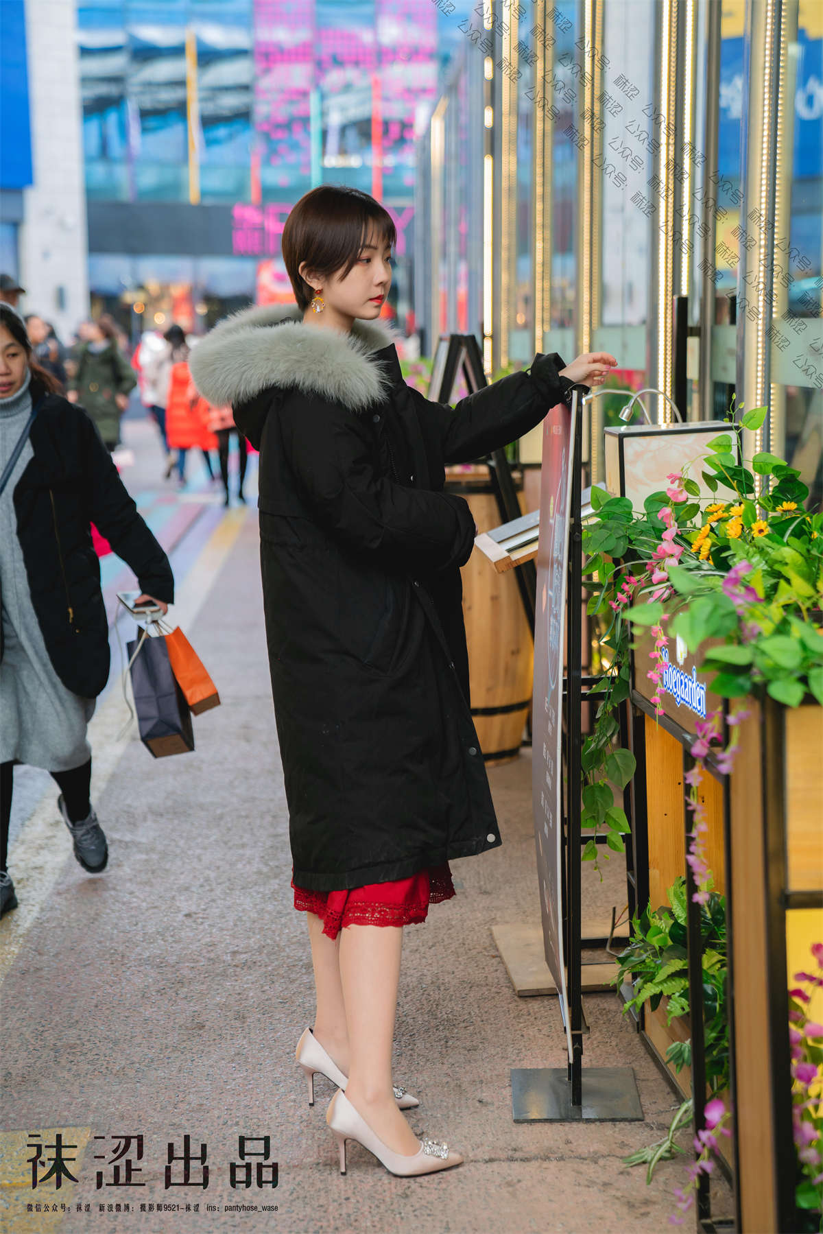 图片[2]-袜涩写真 VOL.057 暖暖红色长裙-日更街拍