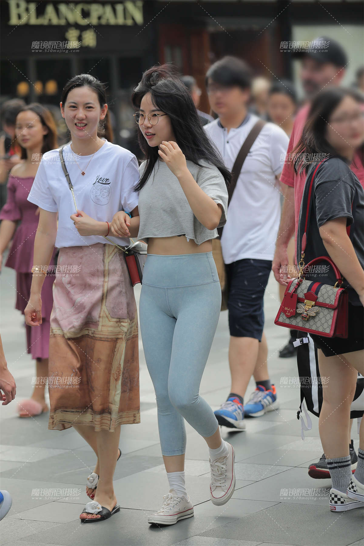 【凯恩赛贴】邻家妹妹的瑜伽裤 别有一番风味-日更街拍