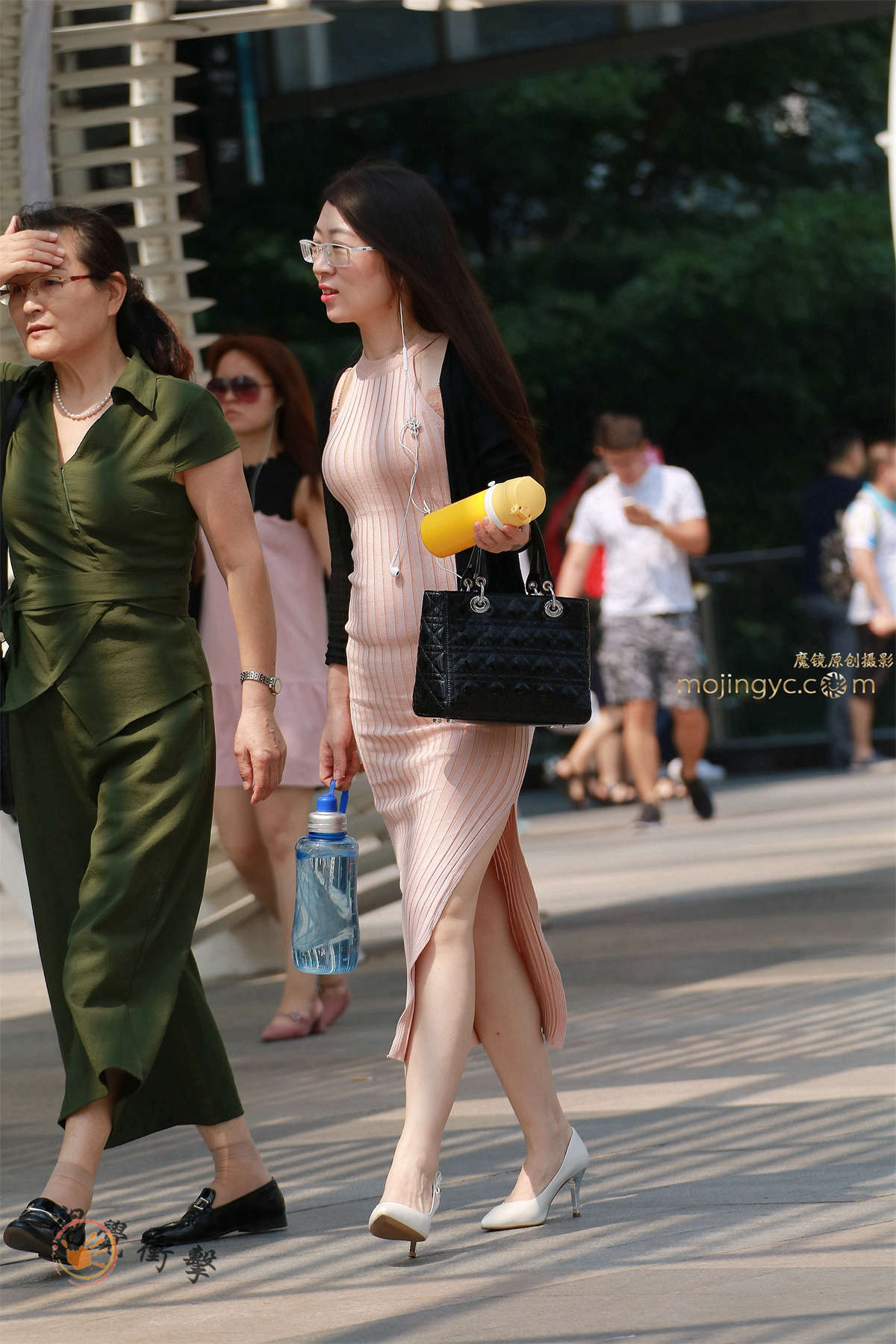 高跟 开叉包臀裙少妇-日更街拍
