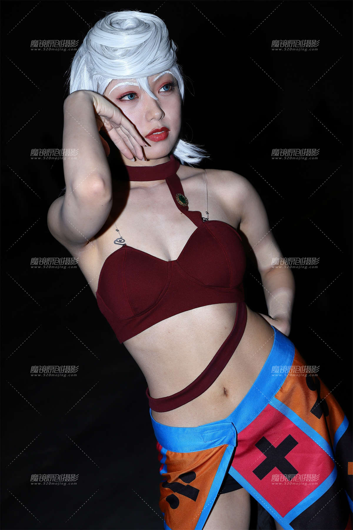 红色抹胸白色盘发插图1