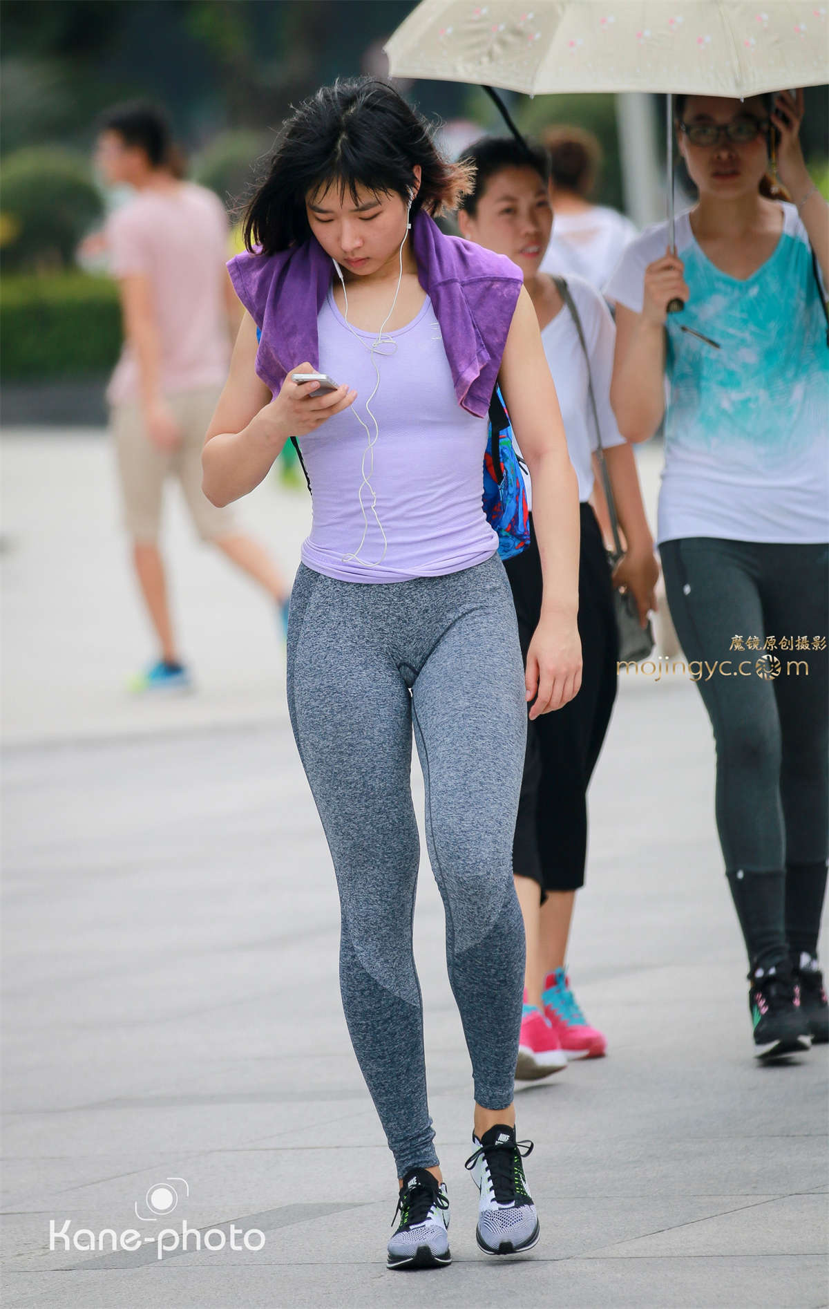 丰硕性感超紧绷-日更街拍