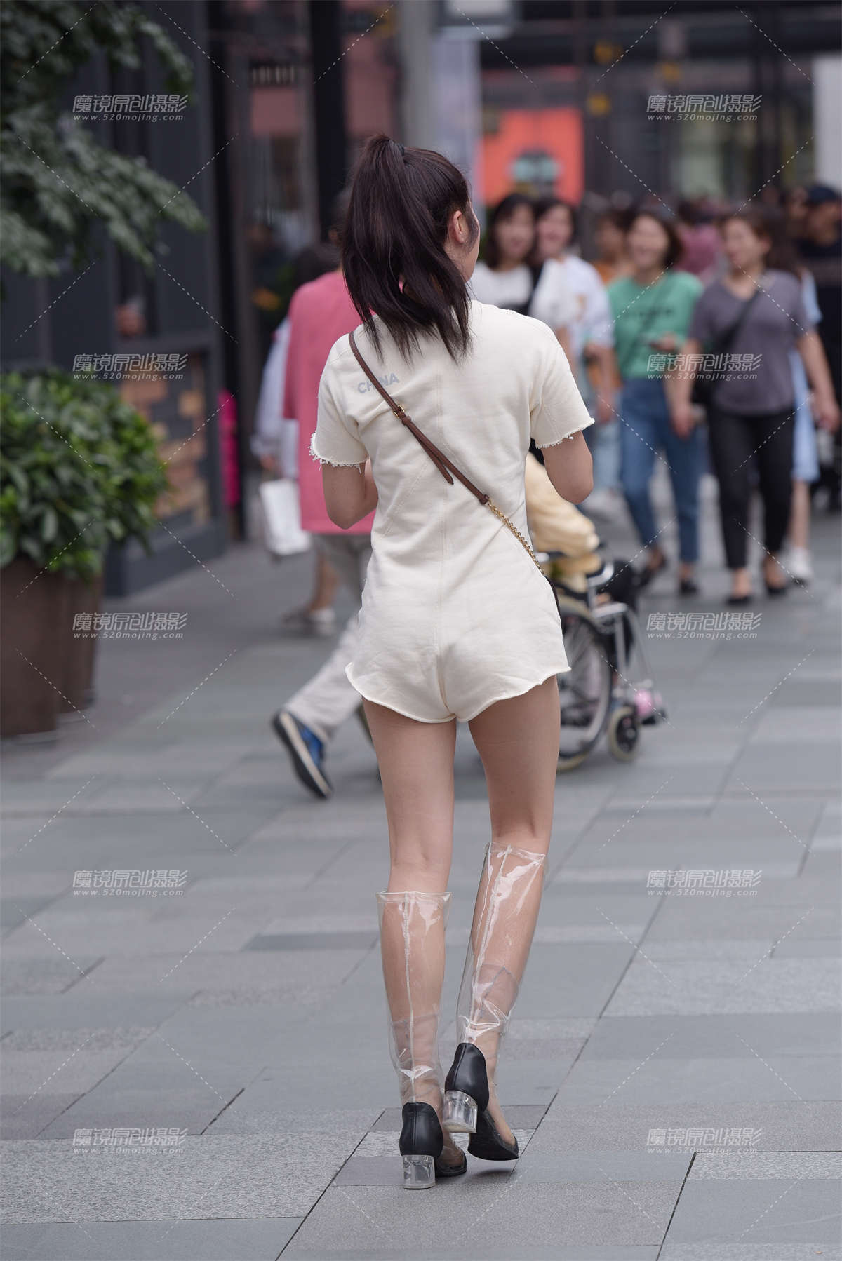 图片[2]-短裤美女-日更街拍